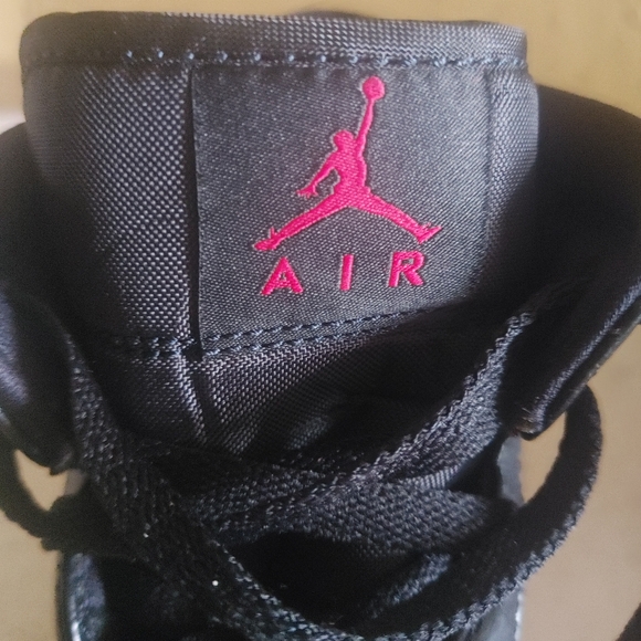 Sneakers - Picture 6 of 7